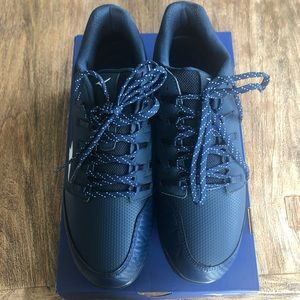 Brand new (still in box) Mizuno softball cleats 🥎